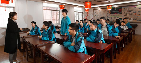 王益 分类教学，因材施教，采取“一类一方案、一人一目标”的教学方法
