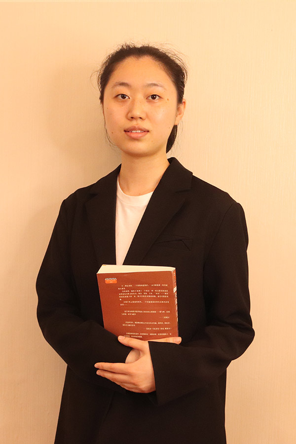 王益梁艺 本科学历，优秀班主任