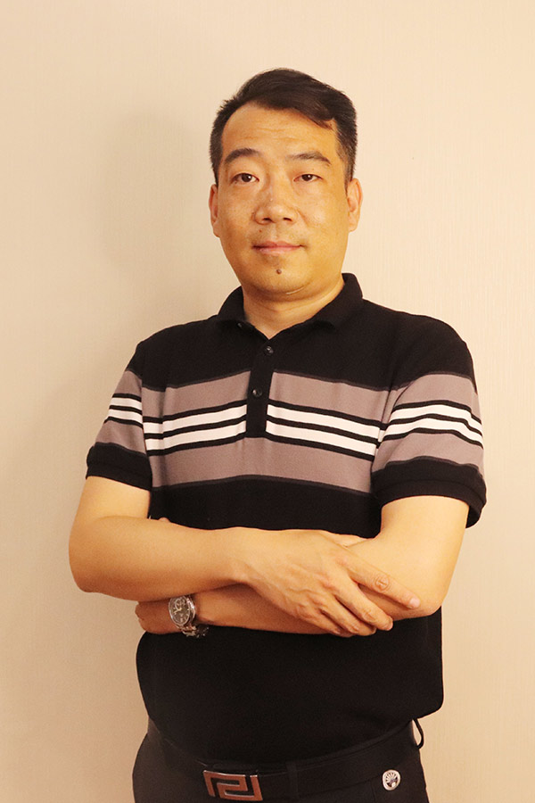 王益冯少坤 本科学历,毕业于陕西师范大学